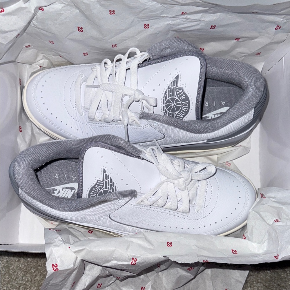 Men Nike Air Jordan White and Gray Shoes